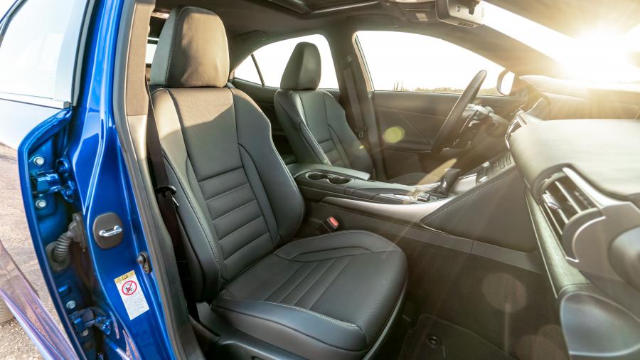 Интерьер Lexus IS350 F-Sport (XE30) 2016 года  (NA) (фото 24 из 32)